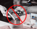 La recomendación más sencilla es mantener el control sobre las tarjetas y revisar frecuentemente los movimientos bancarios. ESPECIAL/Canva