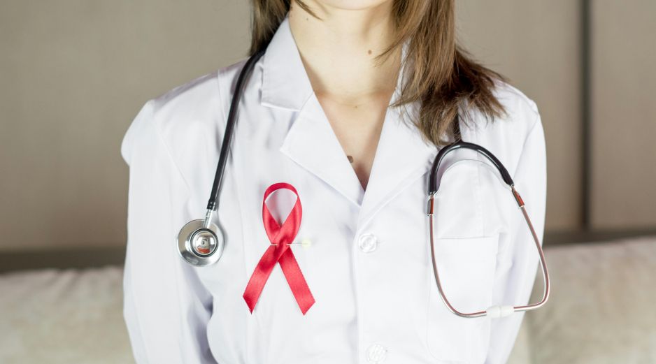 El informe se presentó en un contexto crítico para la salud pública en México, marcado por un preocupante incremento en los diagnósticos de cáncer de mama y marcadas brechas en la infraestructura médica regional. Unsplash