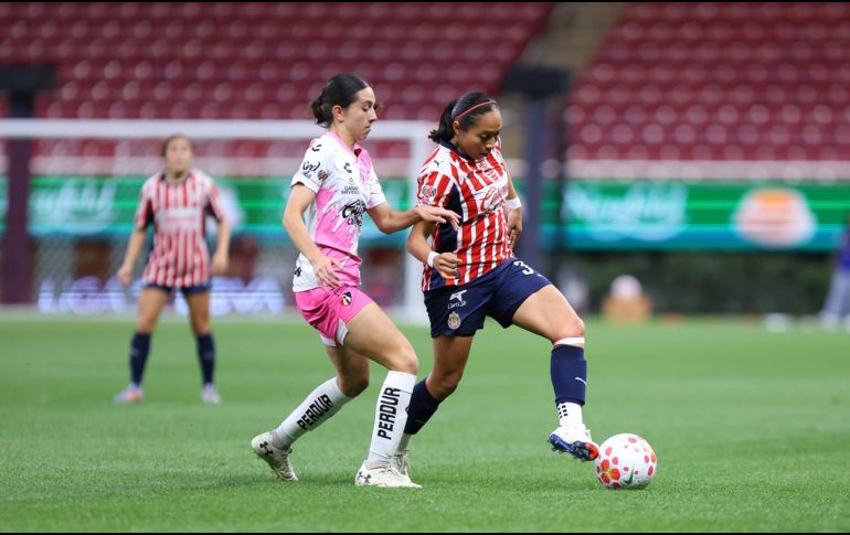De los seis partidos entre rojiblancas y rojinegras disputados en el Estadio Jalisco, las Chivas han logrado llevarse la victoria seis veces. IMAGO7