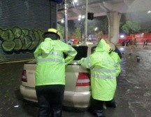 La lluvia dejó a decenas de automovilistas y pasajeros en situaciones de riesgo durante varias horas. ESPECIAL/Bomberos de Guadalajara