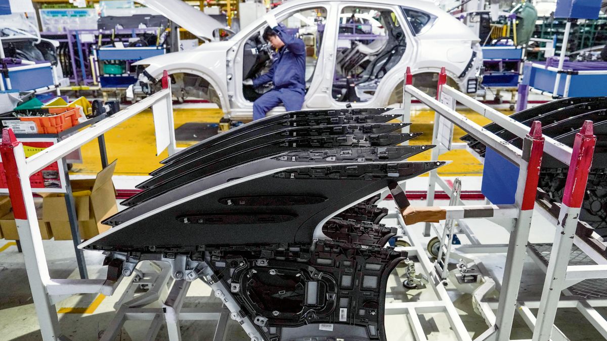 Industria automotriz reduce inversión por segundo semestre consecutivo