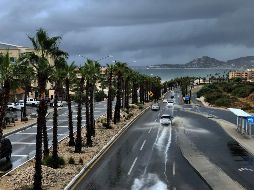 El huracán Marie se intensificó a categoría 2, generando lluvias intensas y oleaje elevado en el occidente de México. Autoridades suspendieron clases en municipios de Baja California Sur como medida preventiva. EFE/Archivo