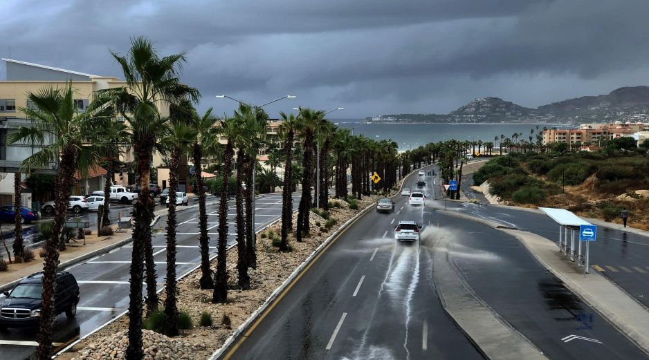 El huracán Marie se intensificó a categoría 2, generando lluvias intensas y oleaje elevado en el occidente de México. Autoridades suspendieron clases en municipios de Baja California Sur como medida preventiva. EFE/Archivo