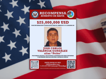 Juan Carlos Valencia González, conocido en el mundo criminal como "El 03" o "El Pelón", no es un novato en las estructuras del narcotráfico internacional. ESPECIAL / CANVA