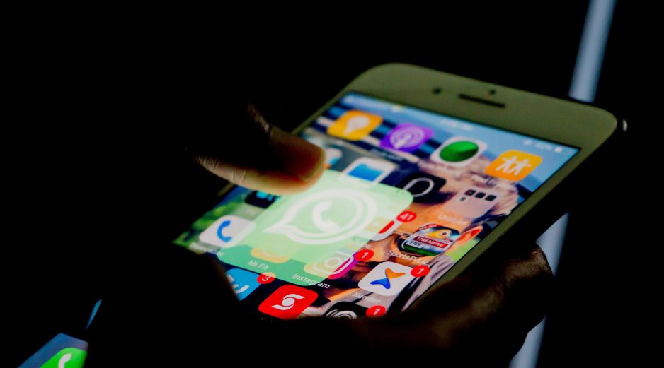 Para recuperar fotos eliminadas de WhatsApp, puedes hacer dos cosas. ESPECIAL/Unsplash