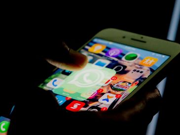 Para recuperar fotos eliminadas de WhatsApp, puedes hacer dos cosas. ESPECIAL/Unsplash