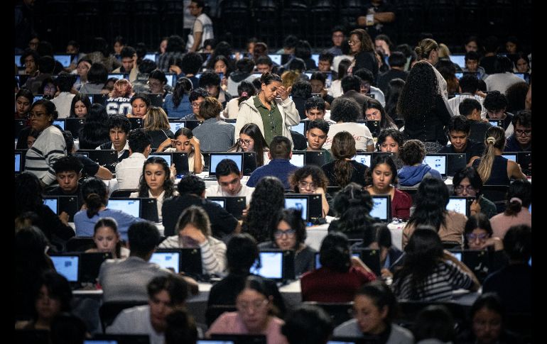 El examen de la UNAM se aplicará presencialmente mediante dispositivos electrónicos precargados y en distintas sedes del país y del extranjero. AFP/C. de Souza