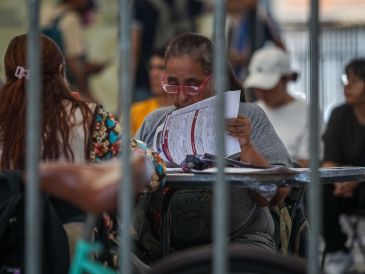 Adultos mayores y personas con discapacidad ya pueden tramitar la nueva Credencial del Servicio Universal de Salud en los Módulos Bienestar. EL INFORMADOR/ARCHIVO