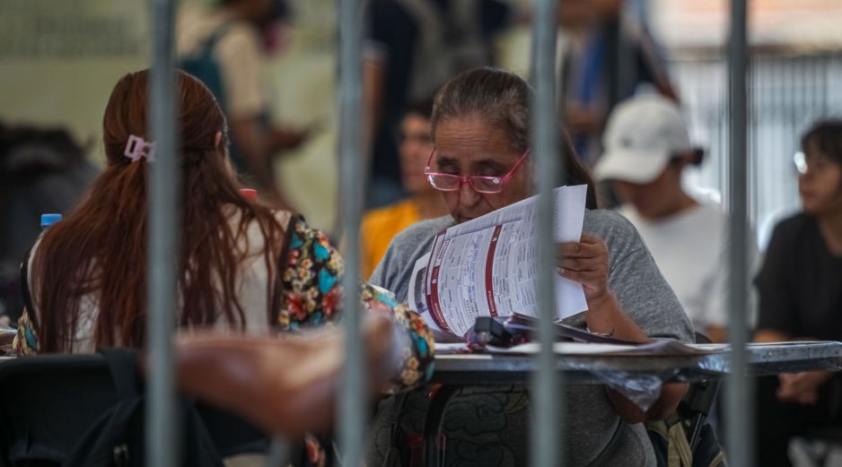 Adultos mayores y personas con discapacidad ya pueden tramitar la nueva Credencial del Servicio Universal de Salud en los Módulos Bienestar. EL INFORMADOR/ARCHIVO