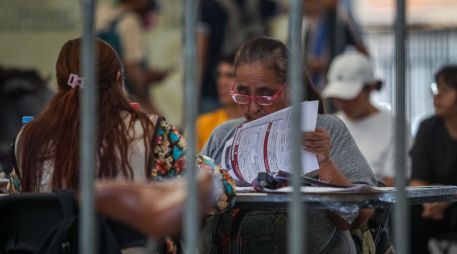 Adultos mayores y personas con discapacidad ya pueden tramitar la nueva Credencial del Servicio Universal de Salud en los Módulos Bienestar. EL INFORMADOR/ARCHIVO