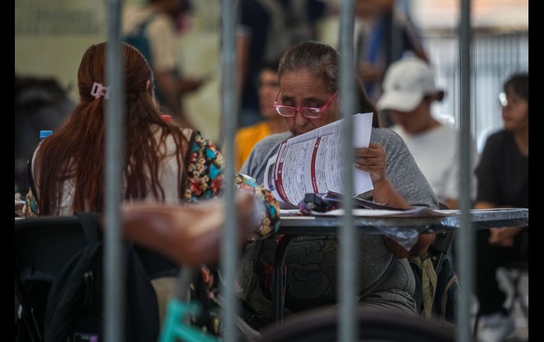 Adultos mayores y personas con discapacidad ya pueden tramitar la nueva Credencial del Servicio Universal de Salud en los Módulos Bienestar. EL INFORMADOR/ARCHIVO