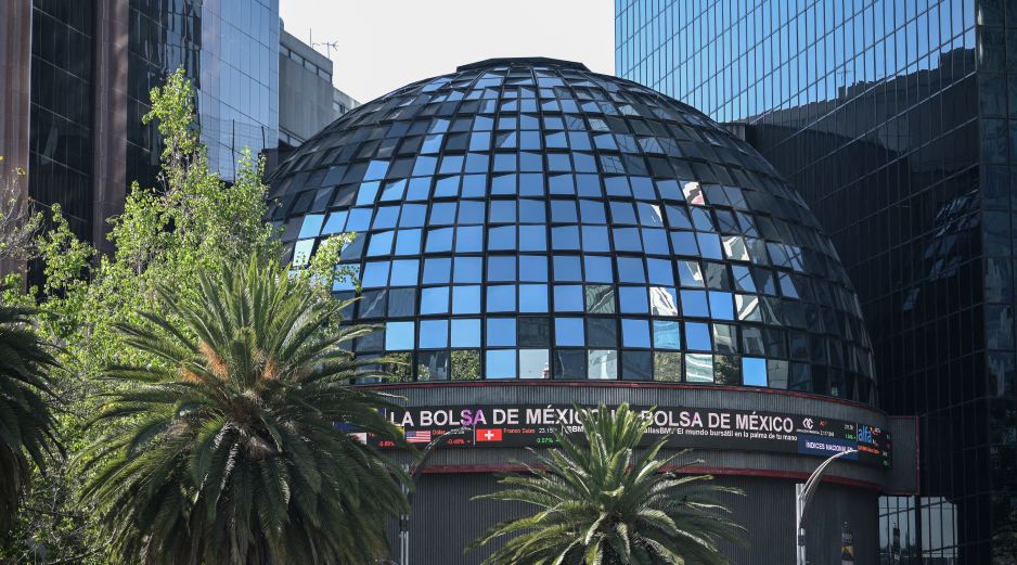 Al interior del mercado mexicano, destacaron las pérdidas semanales de las emisoras Gentera, Megacable, Chedraui, Televisa y Bimbo. AFP/ARCHIVO