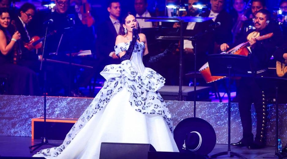La cantante interpretó algunos de sus temas más conocidos y clásicos de la música mexicana ante el público tapatío. EL INFORMADOR/ J. Acosta