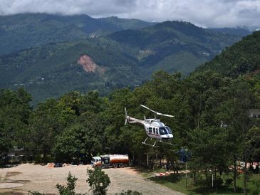 Los equipos de rescate continúan buscando sobrevivientes tras la riada que golpeó Nepal hace diez días. AFP / P. Pardo