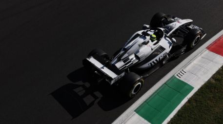Sergio Pérez buscará remontar posiciones durante el Gran Premio de Italia de Fórmula 1 en el circuito de Monza. EFE / A. Szilagyi