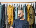 La colección de aniversario de Jacobo Sin A presenta una paleta cromática donde dominan el negro, el marfil, el violeta, el verde oliva y el amarillo. EL INFORMADOR/A. Navarro