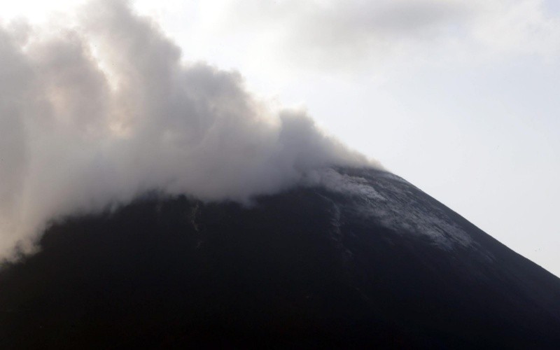 &nbsp;Erupción del hijo de Krakatoa. ESPECIAL / Agencia de Geologóa de Indonesia