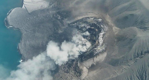 Krakatoa: Erupción del volcán obliga a cerrar seis aeropuertos en Indonesia | FOTOS
