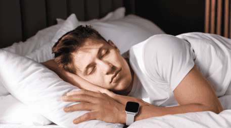 Padecimientos no diagnosticados como la apnea obstructiva del sueño fraccionan el reposo nocturno e impiden alcanzar las etapas verdaderamente reparadoras. CANVA