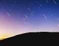 La lluvia de estrellas Épsilon Perseidas provienen de un enjambre distinto de partículas con mayor velocidad de entrada a la atmósfera terrestre. UNSPLASH / A. SCHMID