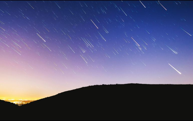 La lluvia de estrellas Épsilon Perseidas provienen de un enjambre distinto de partículas con mayor velocidad de entrada a la atmósfera terrestre. UNSPLASH / A. SCHMID