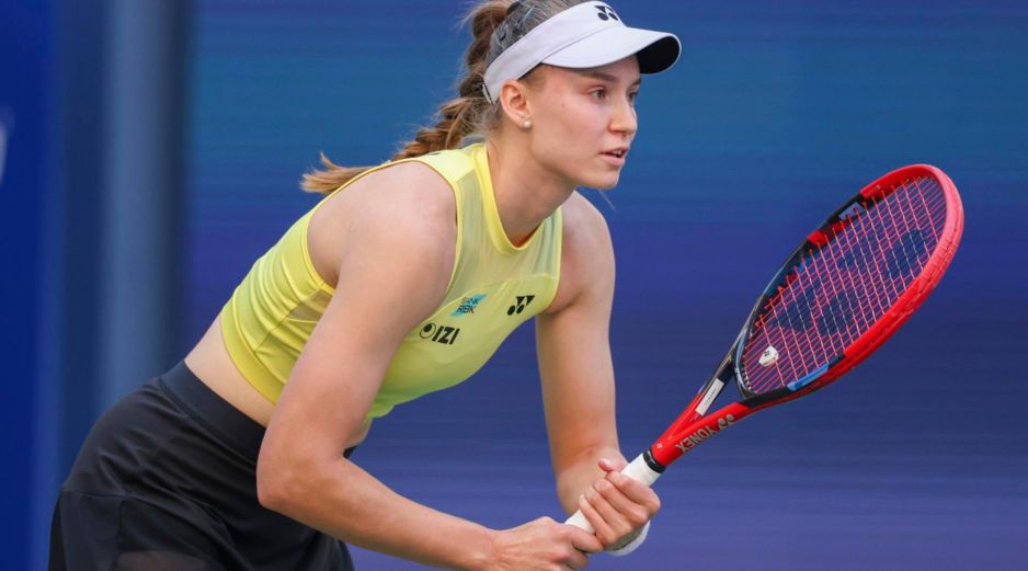 Llegar a semifinales aseguraría ser la número uno del ranking WTA para Rybakina. EFE / S. YENESEL