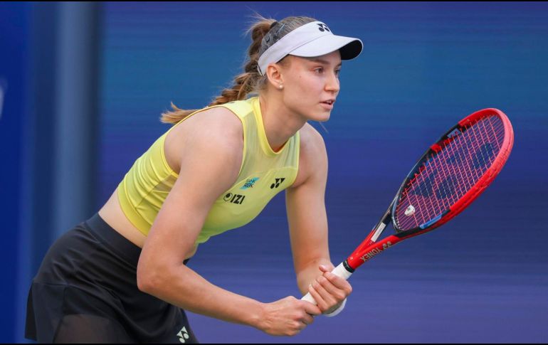 Llegar a semifinales aseguraría ser la número uno del ranking WTA para Rybakina. EFE / S. YENESEL