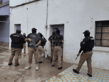 El operativo se llevó a cabo tras la comparecencia de la víctima ante el Ministerio Público, lo que, según la Fiscalía estatal, permitió contar con datos precisos del establecimiento. FISCALÍA DE JALISCO