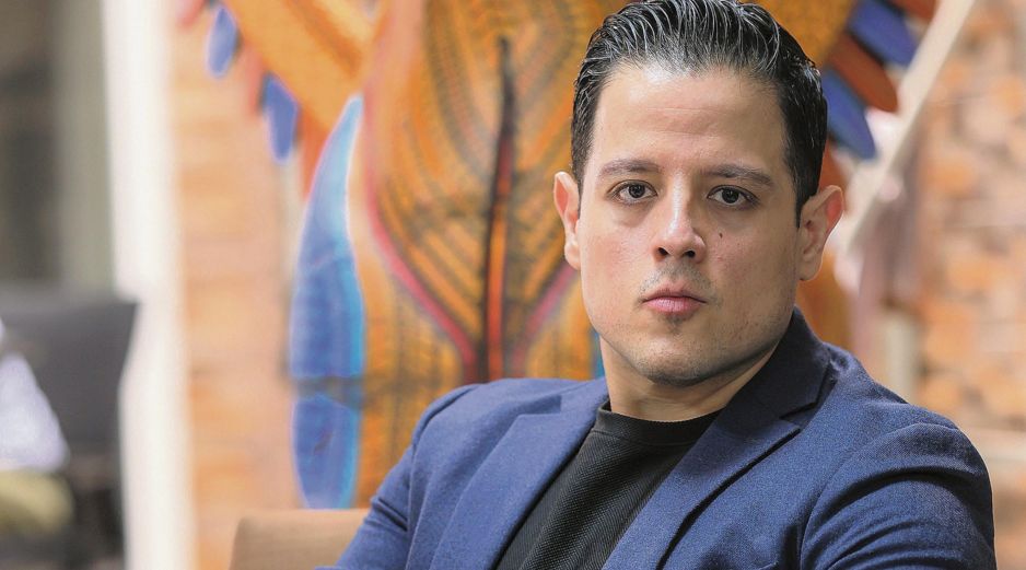 César Delgado. El aclamado tenor tapatío, de reconocida trayectoria internacional, posa en las instalaciones de esta casa editorial. EL INFORMADOR/A. Navarro