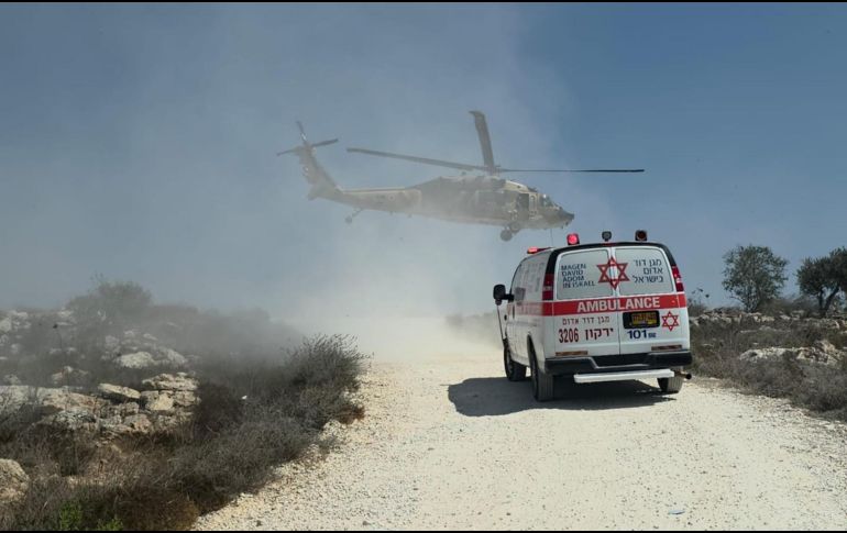 Imagen donde un joven colono israelí resultó herido el pasado lunes en un ataque con arma blanca ocurrido en un inicio de asentamiento en el territorio palestino de Cisjordania. EFE/ M. Adom
