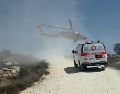 Imagen donde un joven colono israelí resultó herido el pasado lunes en un ataque con arma blanca ocurrido en un inicio de asentamiento en el territorio palestino de Cisjordania. EFE/ M. Adom