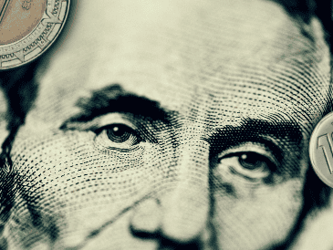 Considera que la cotización del dólar frente al peso mexicano fluctúa a lo largo del día debido a los factores de oferta-demanda. ESPECIAL/Canva