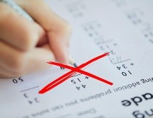 El informe de la OCDE muestra que los resultados evidencian el rezago de estudiantes mexicanos. ESPECIAL / CANVA