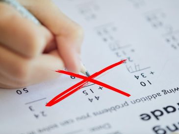 El informe de la OCDE muestra que los resultados evidencian el rezago de estudiantes mexicanos. ESPECIAL / CANVA