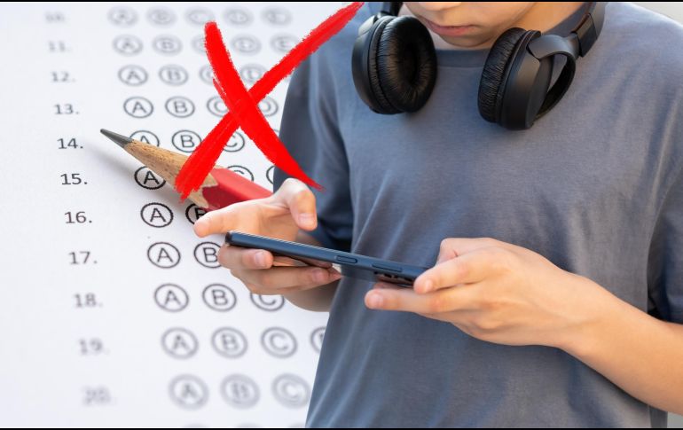 El uso de dispositivos digitales para entretenimiento puede dificultar la atención de los estudiantes, especialmente ante textos complejos, según los resultados presentados por la OCDE. ESPECIAL / CANVA