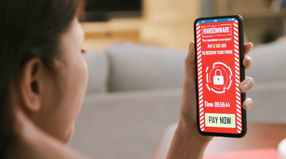 El objetivo puede ser cometer estafas, extorsiones, robo de dinero o suplantación de identidad. La estrategia puede comenzar con una llamada que parece legítima. CANVA