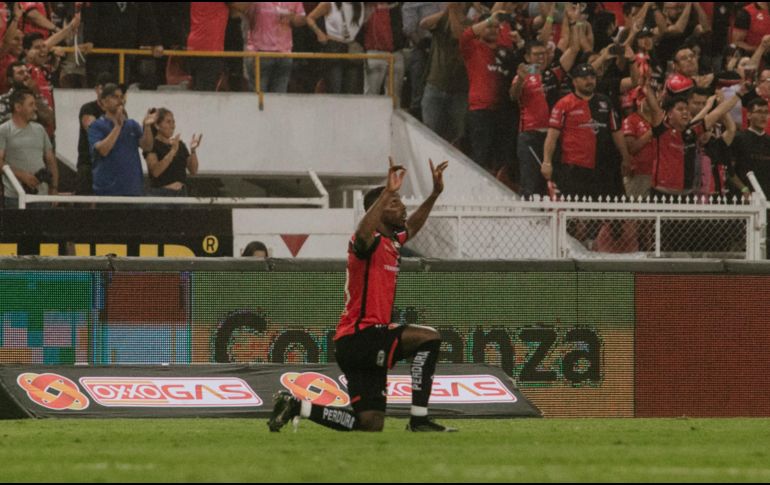 Antes de llegar a disputar un lugar entre los mejores del mundo, Julián Quiñones escribió una de las páginas más memorables del Atlas, equipo con el que fue dos veces campeón en la Liga MX. EL INFORMADOR / ARCHIVO