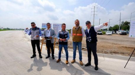 El proyecto, que comenzó en su primera etapa en agosto de 2025, contempla también un distribuidor interno y vialidades adicionales, dentro de la terminal aérea, para conectar la futura Terminal 2.  ESPECIAL/GOBIERNODEMEXICO