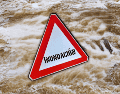 El crecimiento inmobiliario desmedido sigue impermeabilizando el suelo, impidiendo que la lluvia se filtre de manera natural. ESPECIAL / CANVA