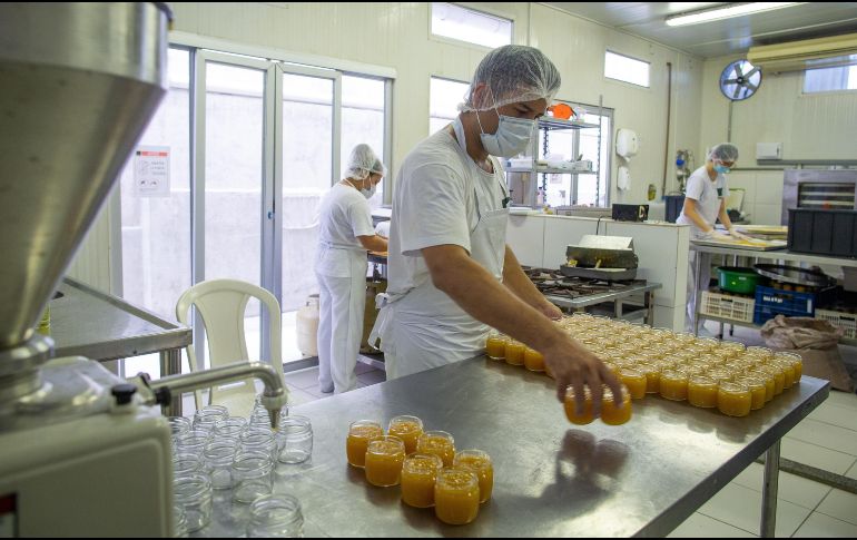 Desde hace siglos, distintas sociedades han recurrido a técnicas para conservar, transformar y hacer más seguros los alimentos. EFE / ARCHIVO