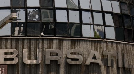 El incremento en los precios de los energéticos golpeó al mercado bursátil, aunque esta tendencia no se vio reflejada en México hoy. AFP/ARCHIVO