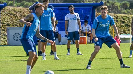Noa Lang y Kevin De Bruyne durante el entrenamiento del Naóli en  Castel Volturno. EFE/C. Fusco