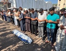 Funeral en el Hospital Naser de Jan Yunis del niño Obaida Osama Al Sheij Eid de 11 años, que murió este miércoles por heridas de disparos del Ejercito israelí. EFE