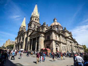Con su imponente fachada de estilo gótico y barroco, sus torres se alzan como un símbolo de la ciudad. EL INFOMRADOR / ARCHIVO