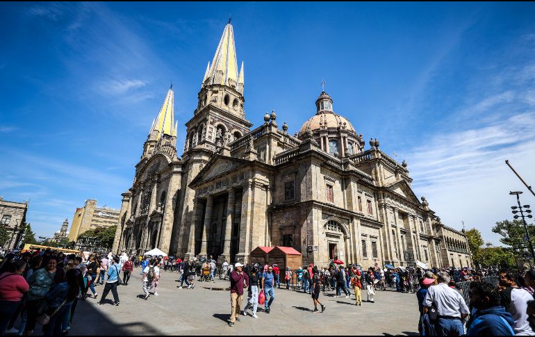 Con su imponente fachada de estilo gótico y barroco, sus torres se alzan como un símbolo de la ciudad. EL INFOMRADOR / ARCHIVO