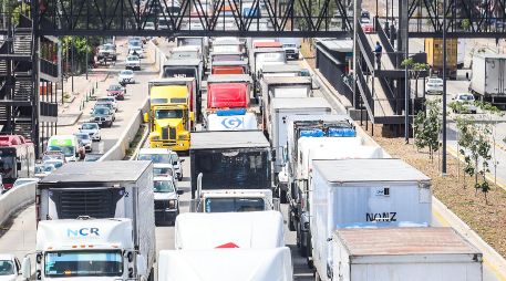 Tractores y vehículos de productores agrícolas avanzan por las carreteras de Jalisco para exigir pagos pendientes al Gobierno de México. EL INFORMADOR / ARCHIVO