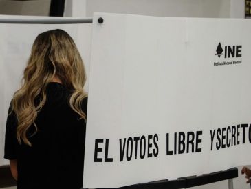 El proceso electoral 2026-2027 exige a los ciudadanos actualizar su identificación oficial para poder elegir gubernaturas, diputaciones y alcaldías en todo el país. EL INFORMADOR / ARCHIVO