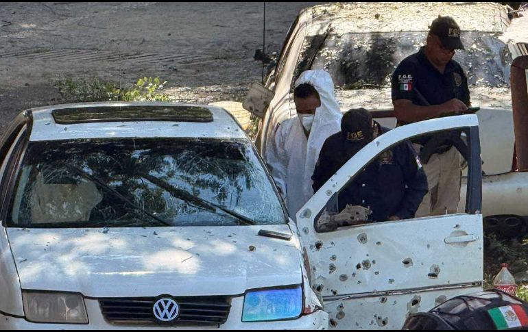 El vehículo que explotó estaba abandonado y lleno de impactos de bala. X