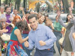 Adrián Uribe da vida a “Juan Pablo”, un hombre atrapado en la rutina. CORTESÍA