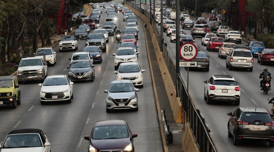El programa Hoy No Circula se aplica de las 5:00 a las 22:00 horas en todas las alcaldías de la Ciudad de México y en tres zonas conurbadas del Estado de México. EFE/J. Méndez